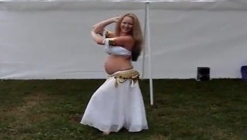 ترقص ع الطبلة وهي حامل – معلمة رقص شرقي